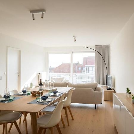 Modern & Spacious Apartment Near Beach In Knokke Exterior photo